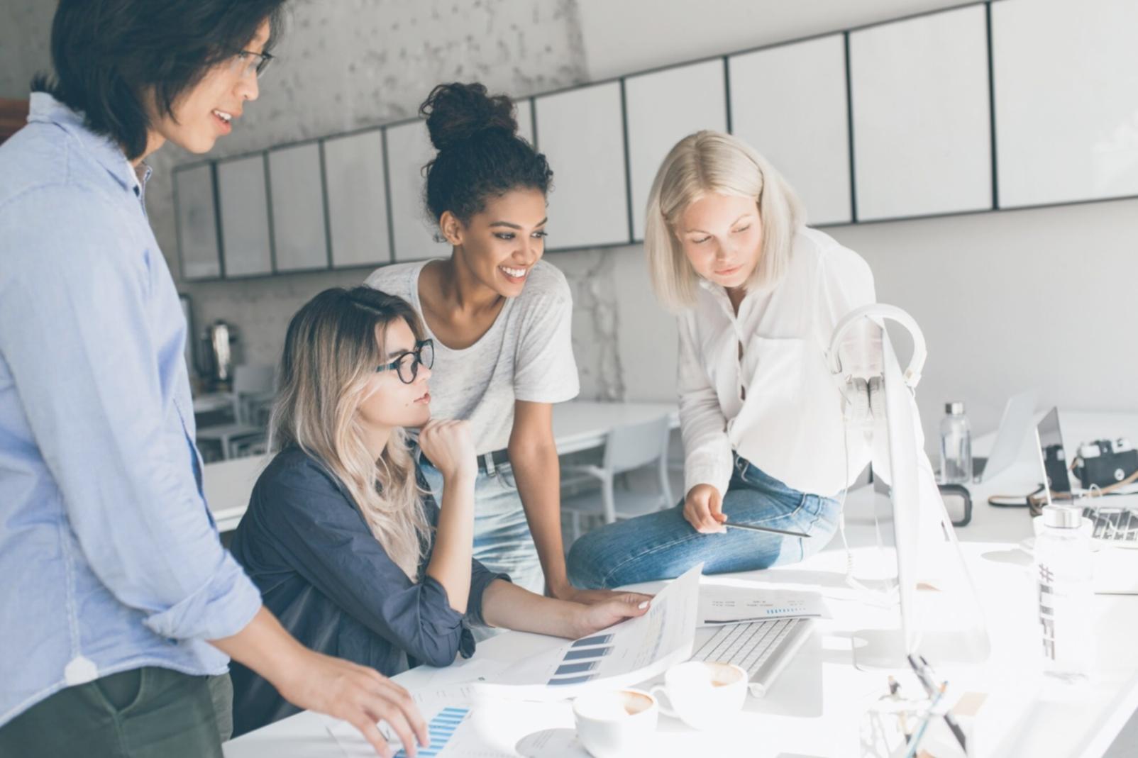 Session de formation en groupe sur la gestion budgétaire